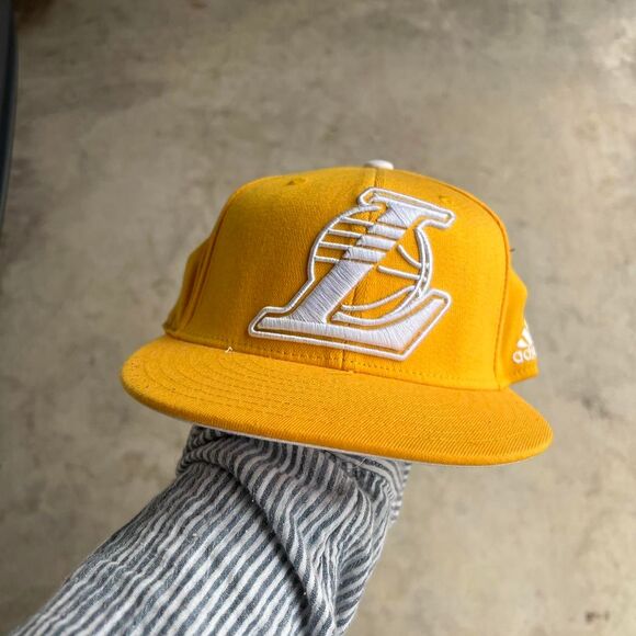 Lakers Adidas Cap Mens size S/M - Picture 1 of 2